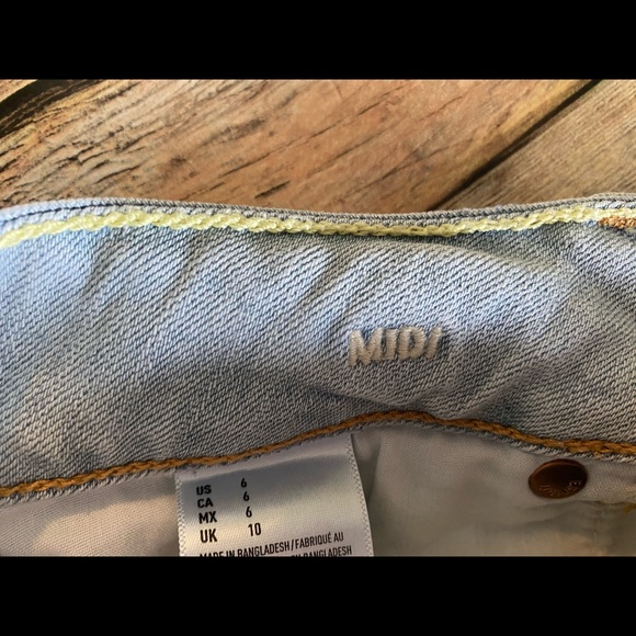 American Eagle Light Wash Midi Jean Shorts Size 6 - Picture 5 of 7